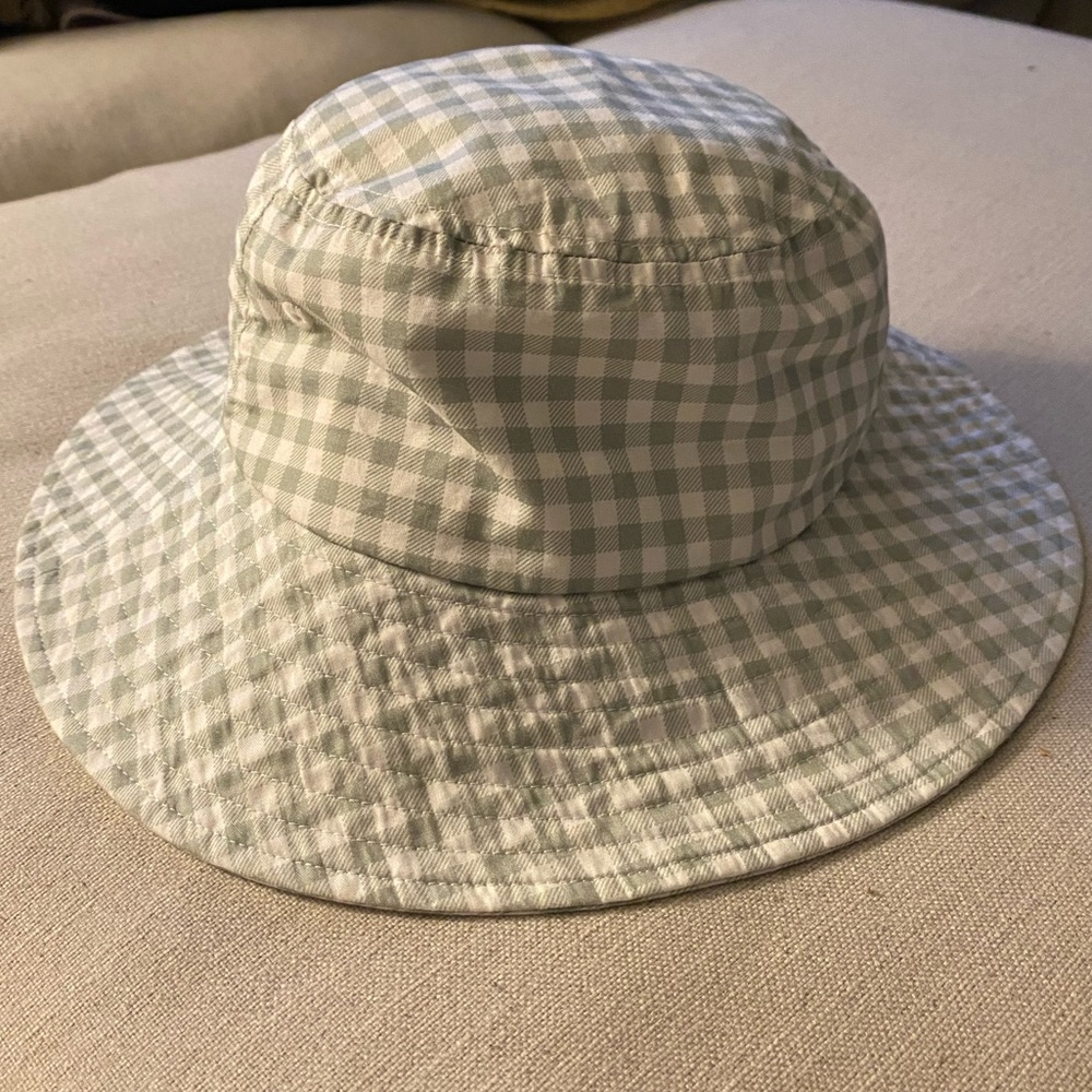 Bucket hat